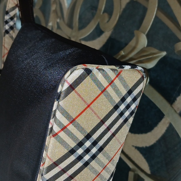 Burberry blue label euc nylon shoulder bag with novacheck pattern bottom - Picture 7 of 11